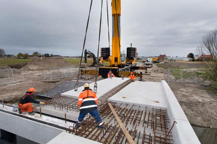 Bouw en infra op een kantelpunt: 
eerdere omslag naar werknemerschap dreigt terug te draaien